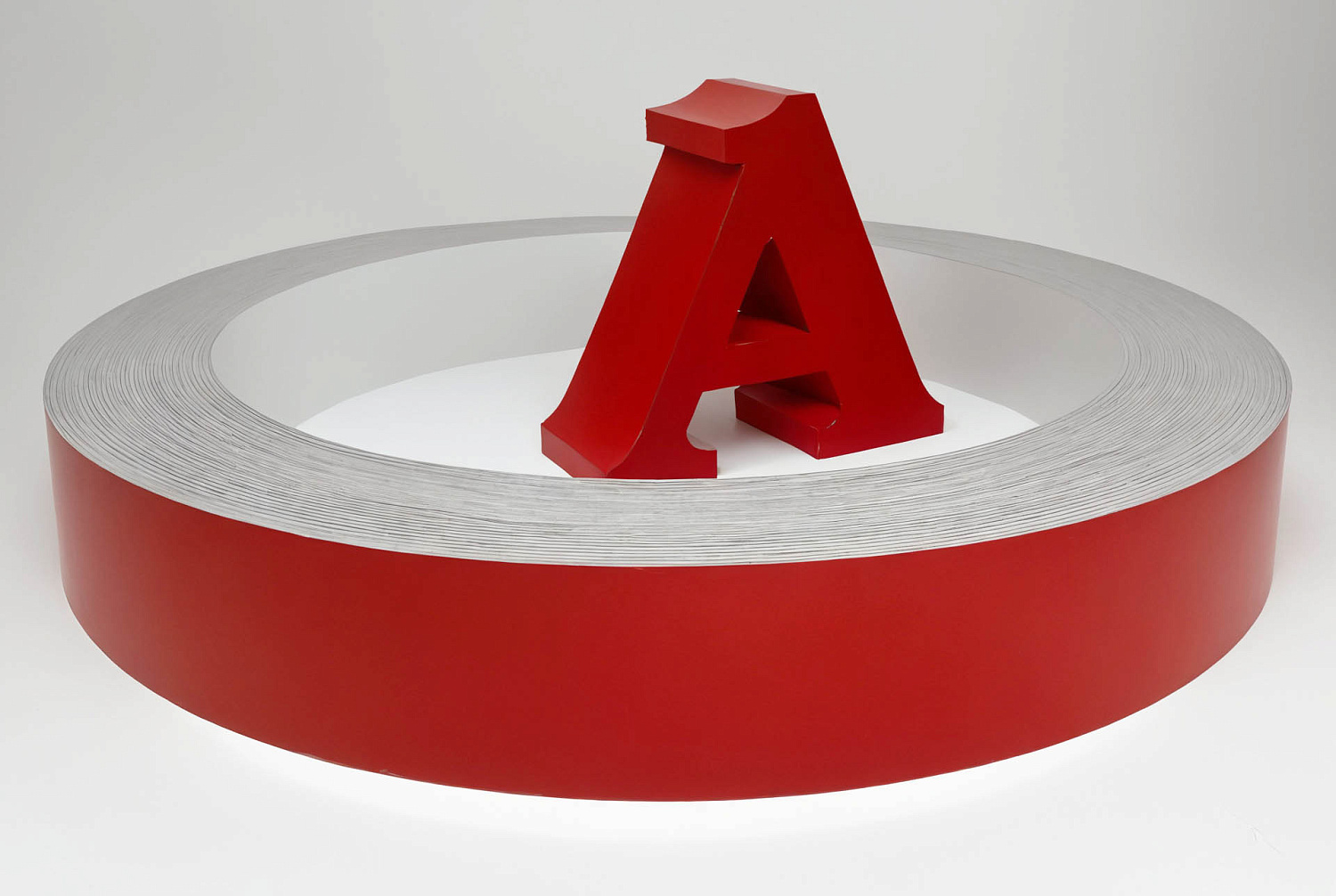 Световые буквы с применением алюминиевого профиля и листового акрила